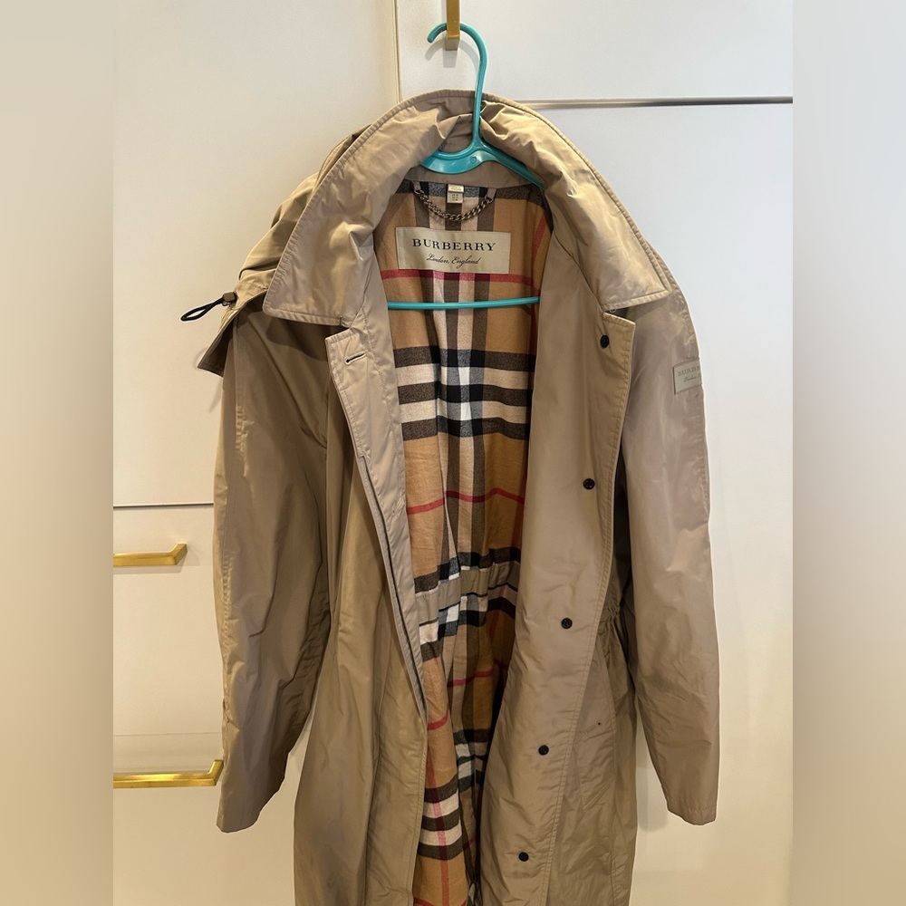Burberry Beige Rain Coat 🧥